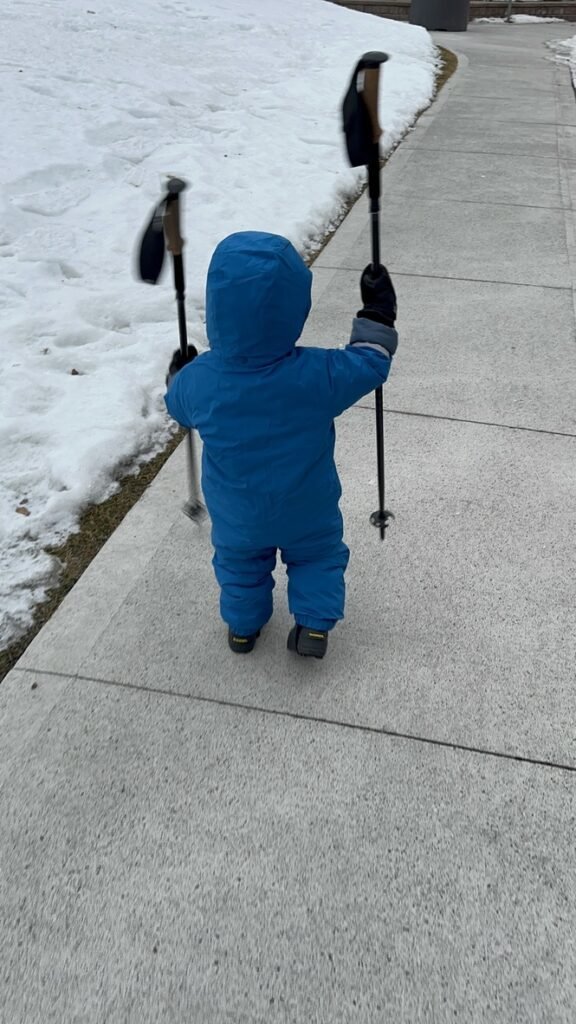 paxton playing with ski